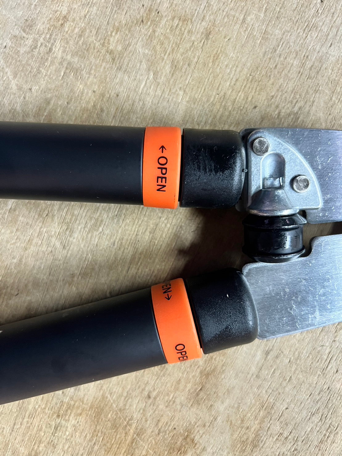 High Quality Scissor (Telescopic aluminum handles hedge shear) BB09